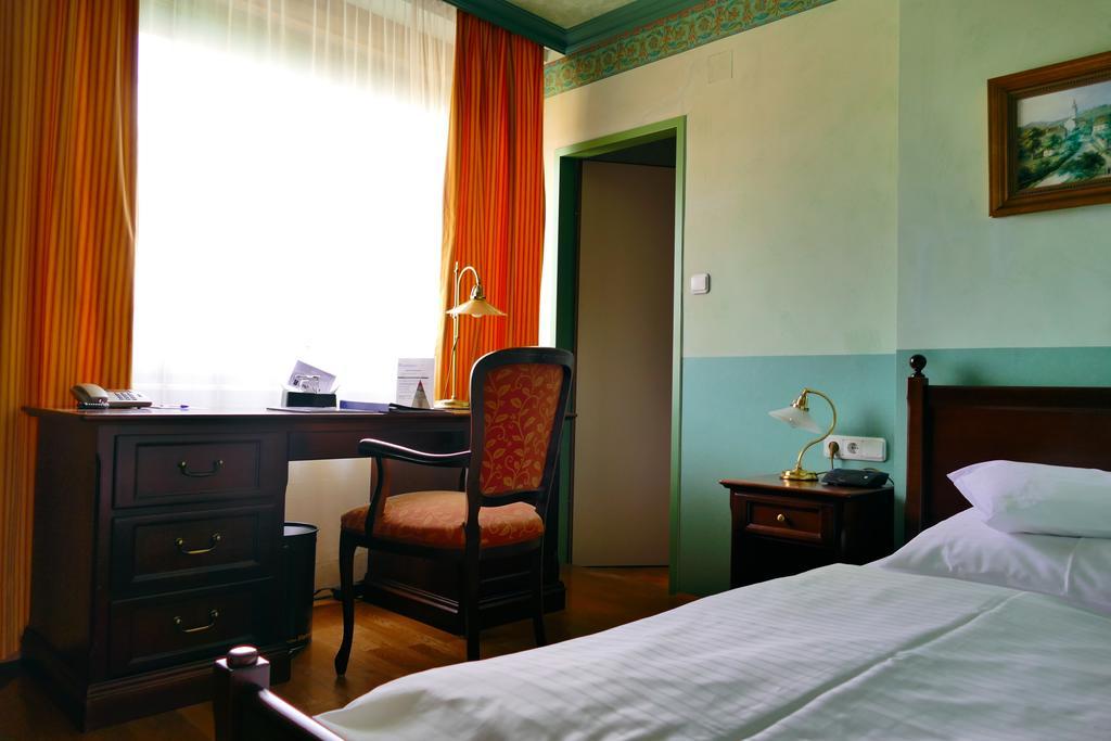 Hotel Pfeifer Zum Kirchenwirt Graz Exteriör bild