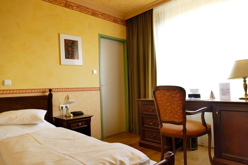 Hotel Pfeifer Zum Kirchenwirt Graz Exteriör bild