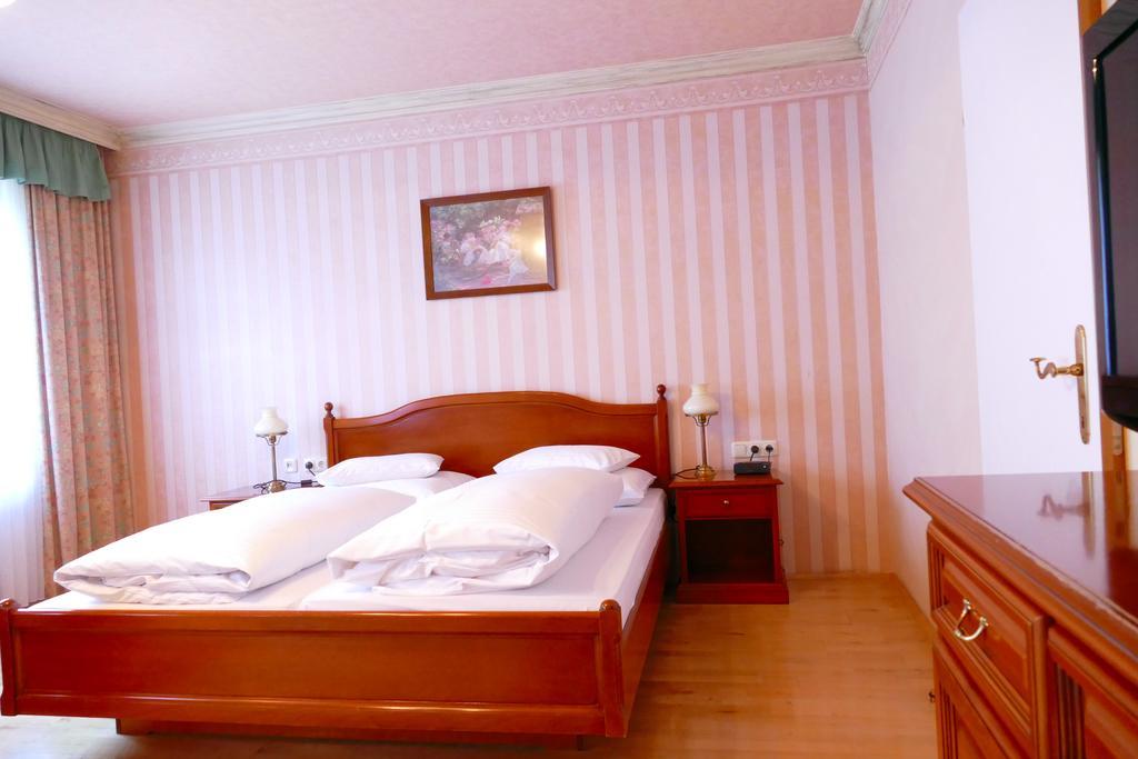 Hotel Pfeifer Zum Kirchenwirt Graz Exteriör bild
