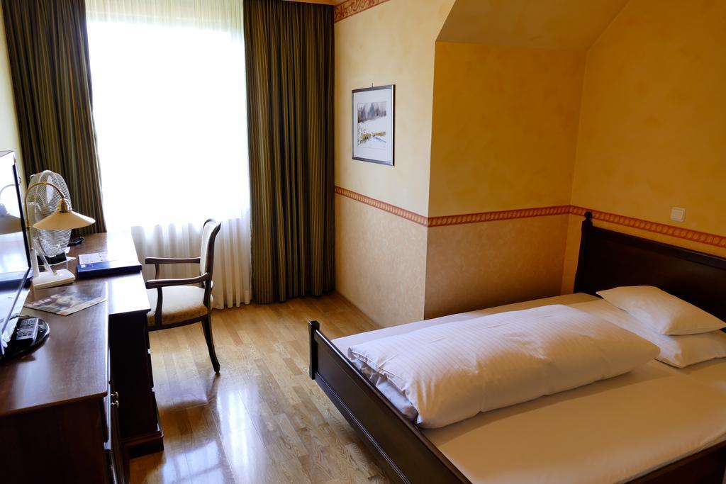 Hotel Pfeifer Zum Kirchenwirt Graz Exteriör bild
