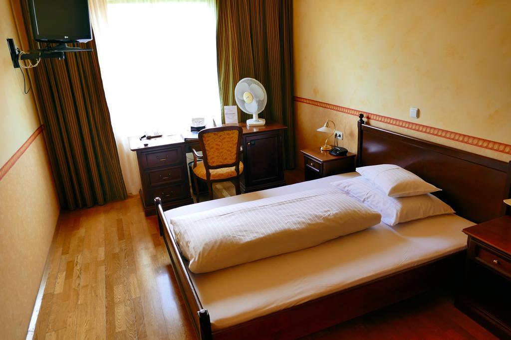 Hotel Pfeifer Zum Kirchenwirt Graz Exteriör bild