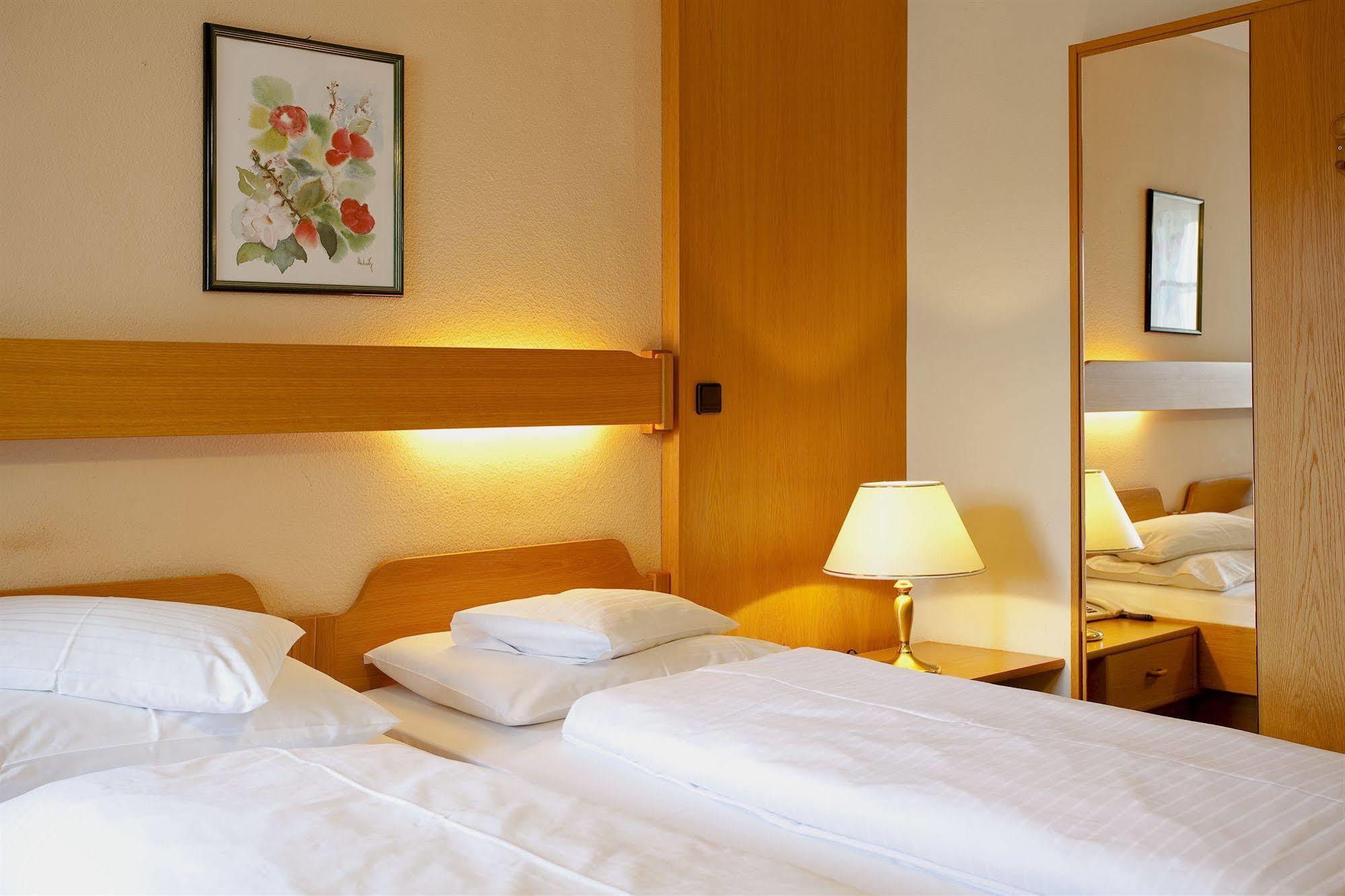Hotel Pfeifer Zum Kirchenwirt Graz Exteriör bild