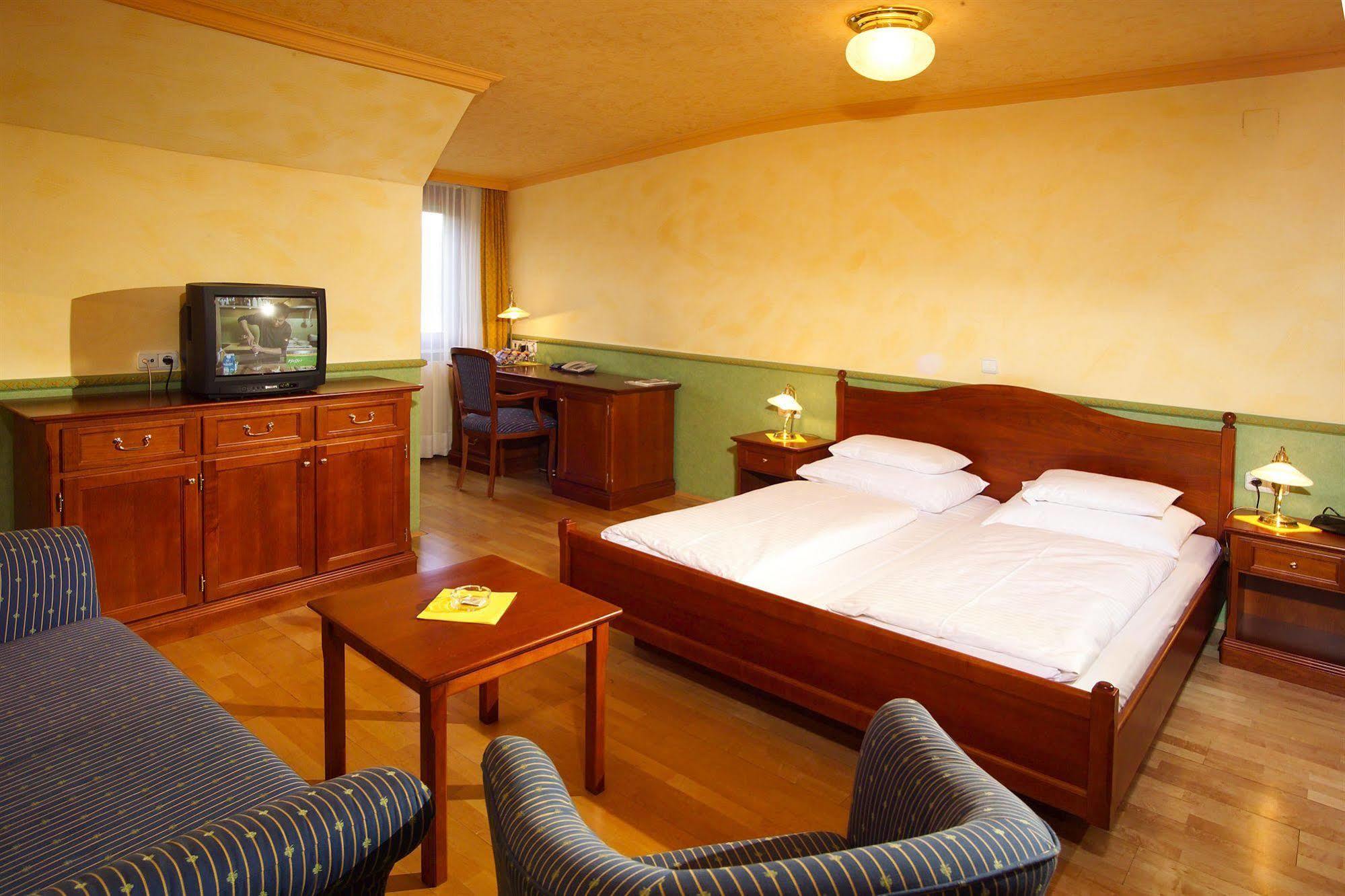 Hotel Pfeifer Zum Kirchenwirt Graz Exteriör bild